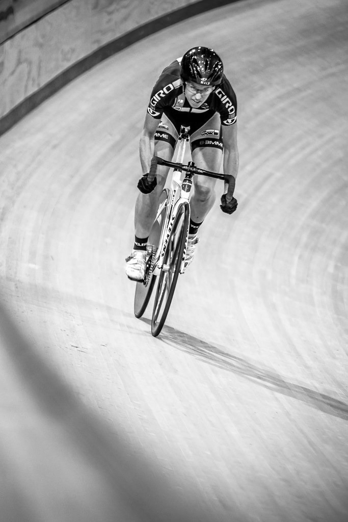 women in Velodrome